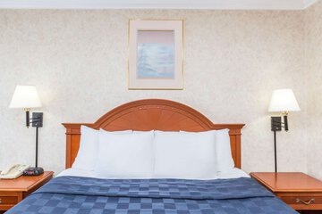 Days Inn by Wyndham Los Angeles LAX Airport / Stadium Area