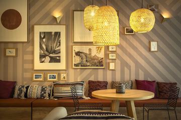 Lobby lounge