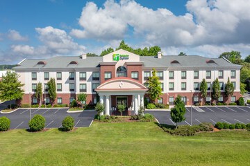 Holiday Inn Express Hotel & Suites Tullahoma by IHG