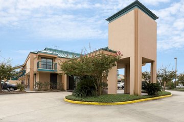 Rodeway Inn & Suites