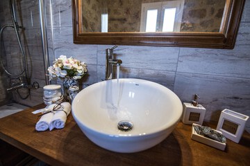 Bathroom sink