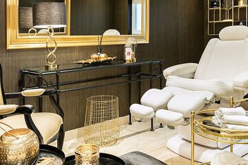 Nail salon
