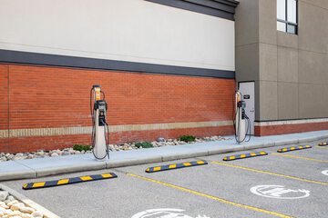Electric vehicle charging station