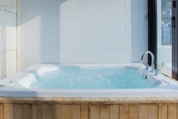 Private spa tub