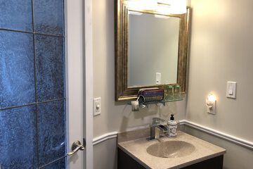 Bathroom sink