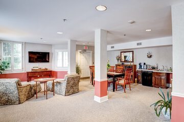 Lobby lounge
