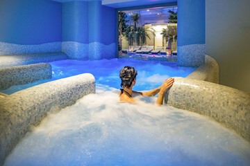 Indoor spa tub