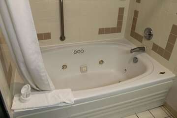 Jetted tub