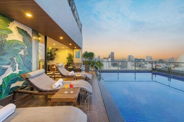 Rooftop pool