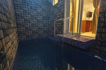 Private pool
