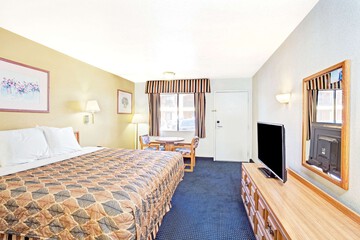 Room 6 of 14
