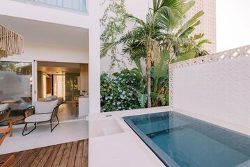Private spa tub