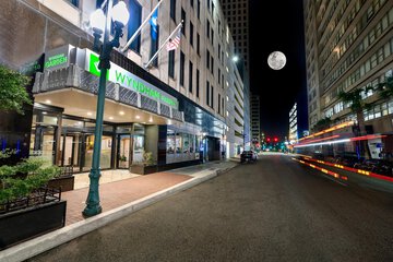 Wyndham Garden Hotel Baronne Plaza