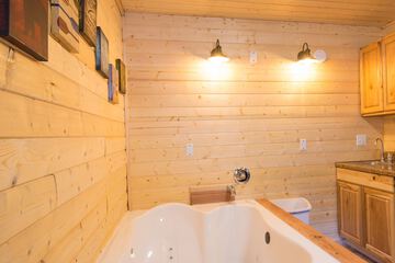 Jetted tub