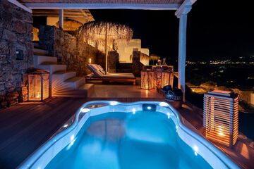 Private spa tub