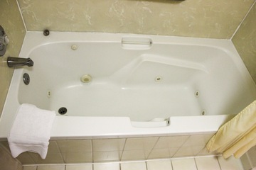 Jetted tub