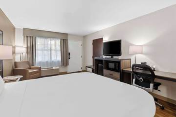 Room 32 of 69