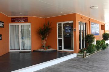 Check-in/check-out kiosk