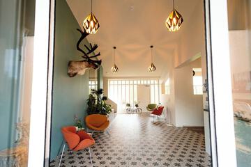 Lobby lounge