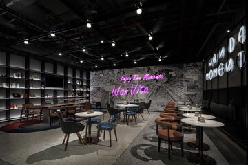 Lobby lounge