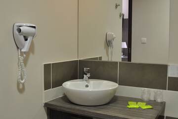 Bathroom sink
