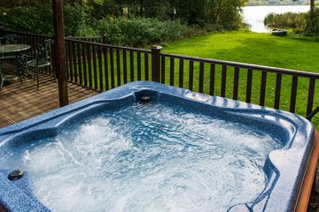 Private spa tub