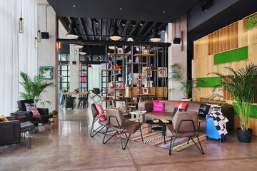 Lobby lounge