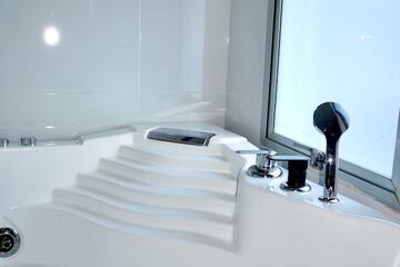 Jetted tub