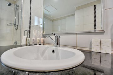 Bathroom sink