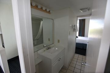 Bathroom sink