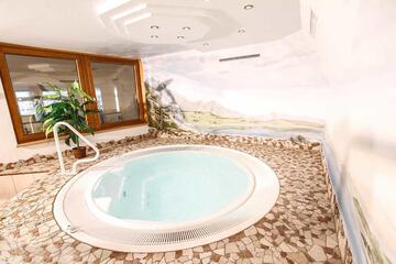 Indoor spa tub