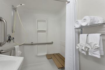 Room 4 of 16