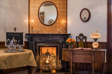 Check-in/check-out kiosk