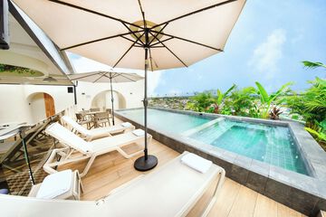 Rooftop pool