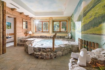 Indoor spa tub
