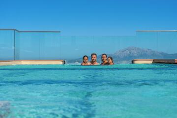 Infinity pool