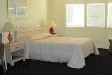  Topaz Inn and Suites 9