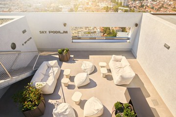 Poolside bar