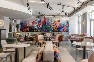 Lobby lounge