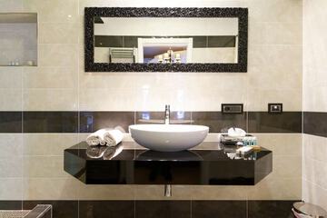 Bathroom sink