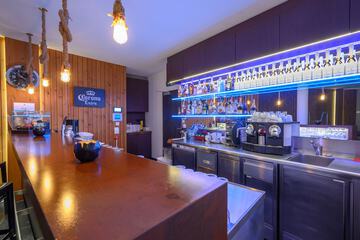 Poolside bar