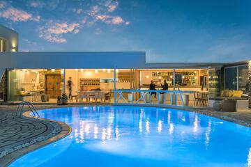 Poolside bar