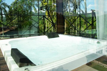 Jetted tub