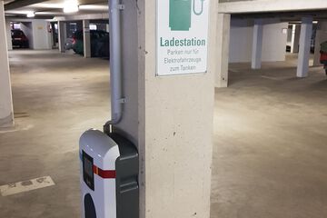 Electric vehicle charging station