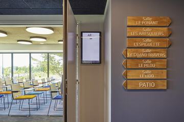 Meeting facility
