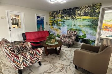 Lobby lounge