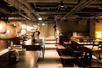 Lobby lounge
