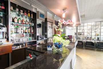 Hotel Bar