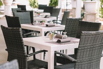 Poolside bar