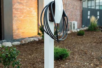 Electric vehicle charging station